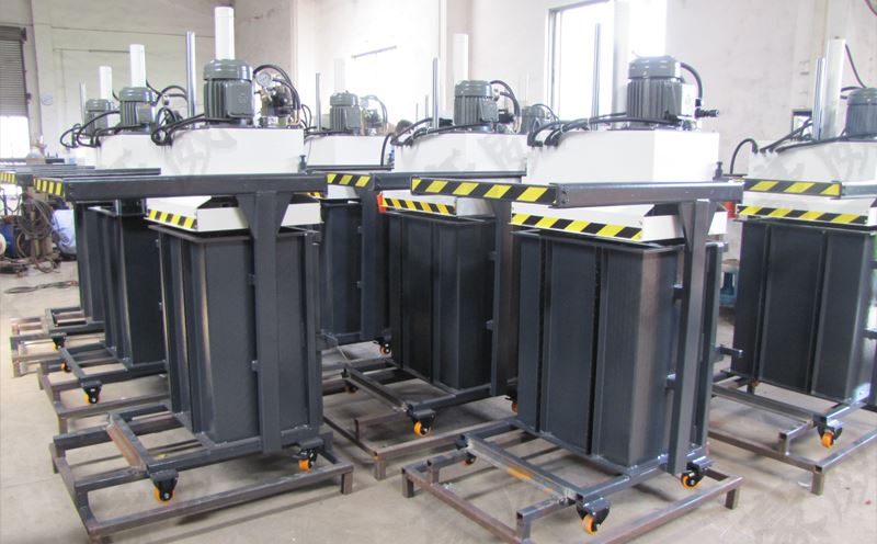 豪威廢紙打包機工作現(xiàn)場圖